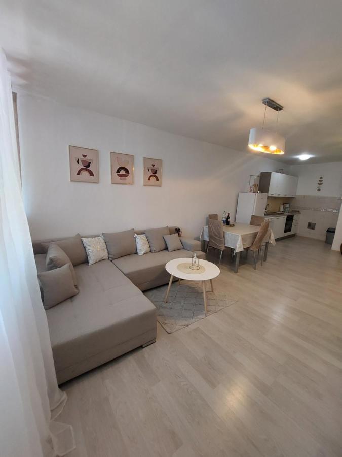 Golden Star Apartment *